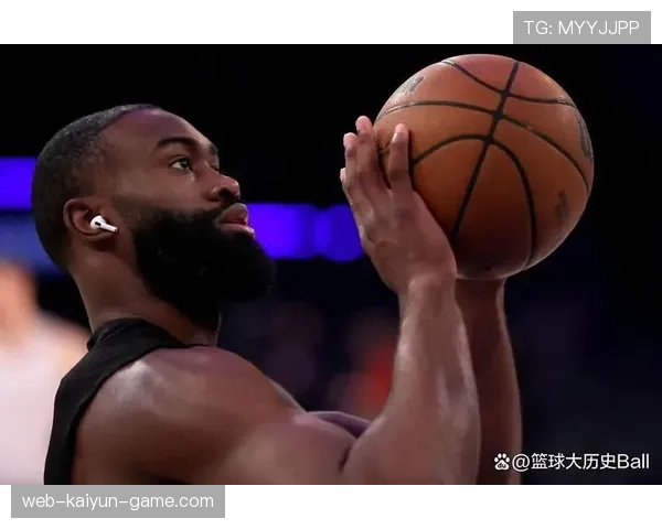 杰伦·布朗突破拉开差距，高效得分率显著提升球队攻击力