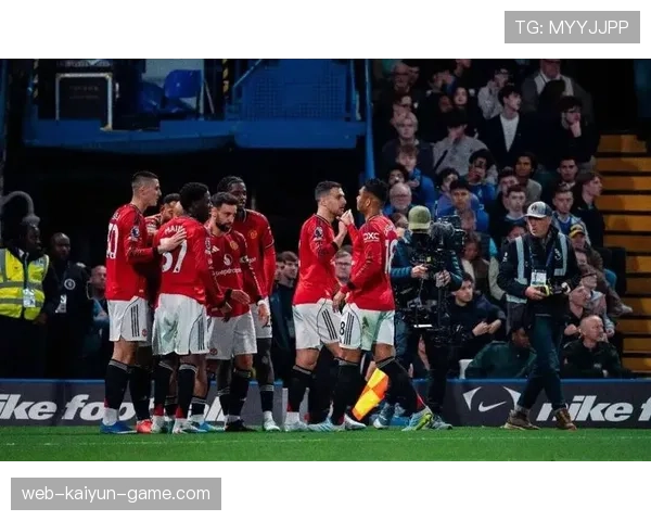 曼联更衣室矛盾再度浮现，持续影响球队战绩稳定性与赛季走势